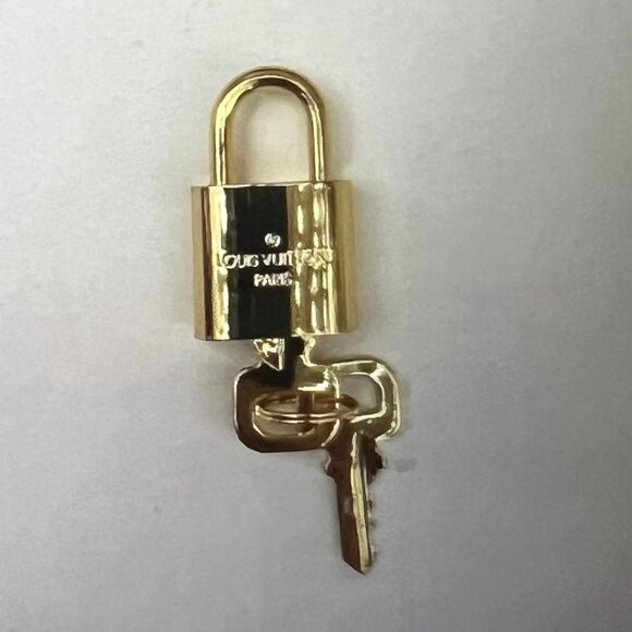 Louis Vuitton PadLock shinny Gold Lock &2 Key Brass Authentic Number 315 - Picture 5 of 8